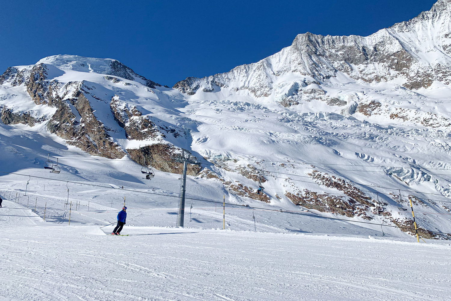 Saas-Fee sneeuwzeker skigebied in Zwitserland